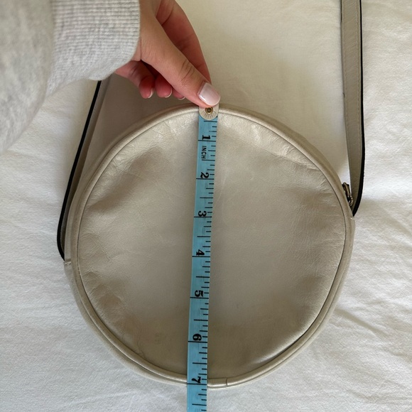 L’INTERVALLE WHITE LEATHER ROUND PURSE - Picture 7 of 7